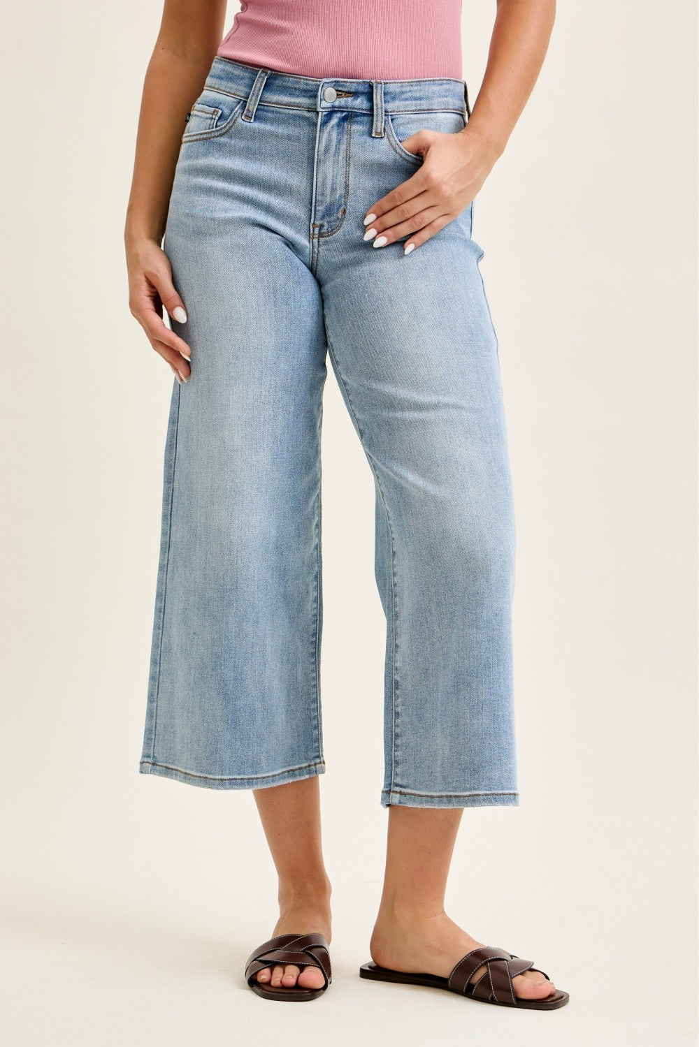 Judy Blue women’s mid rise cropped wide leg jeans with a 24.5-inch inseam and comfortable stretch denim.