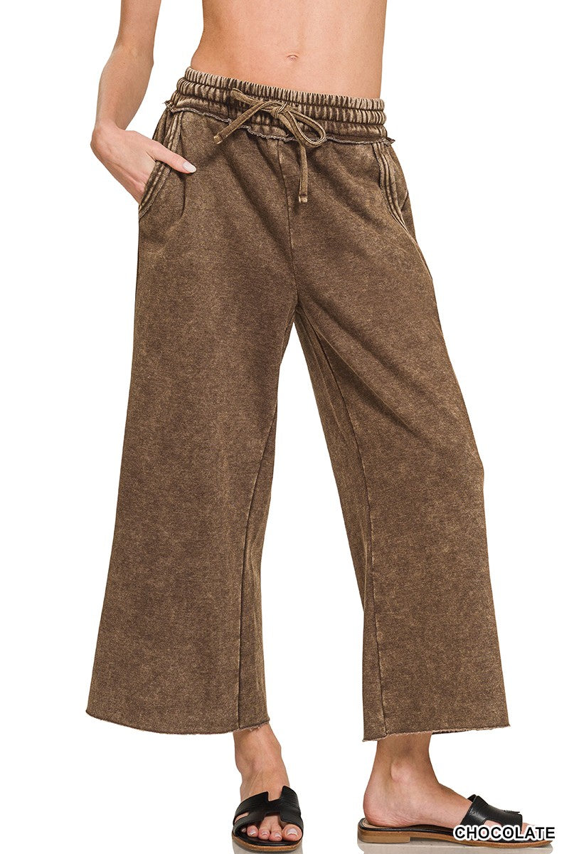 Brown acid wash ankle lenght sweatpants with drawstring perfect for fall and winter