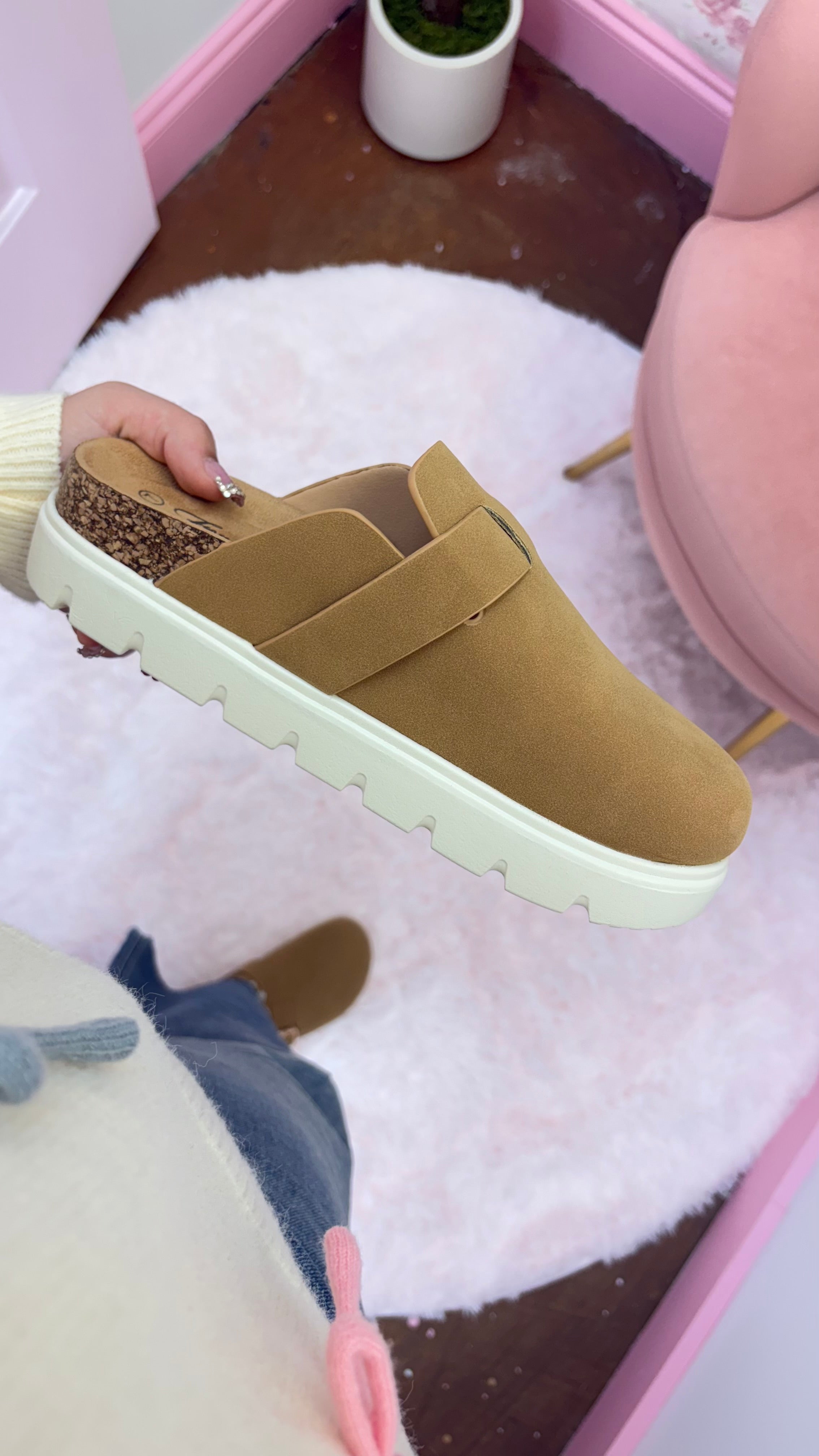 Flatform clogs