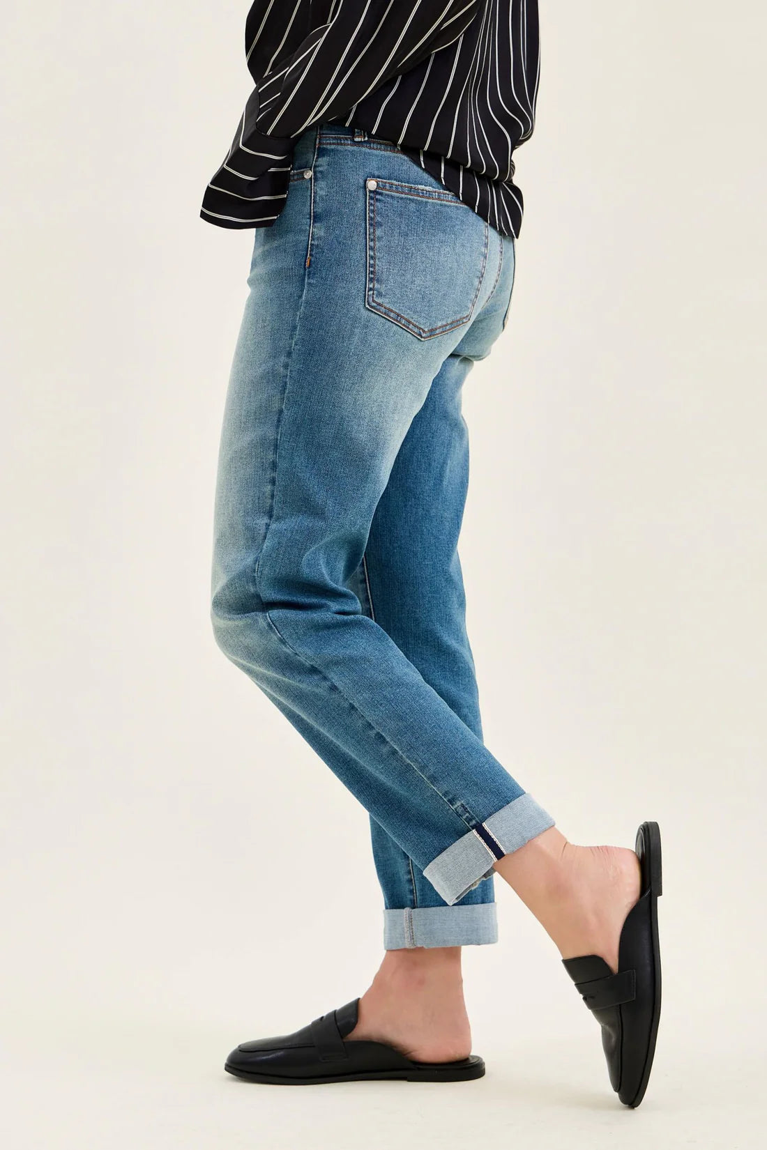 Judy Blue Mid Rise Double Button Cool Denim Boyfriend Jeans 881089
