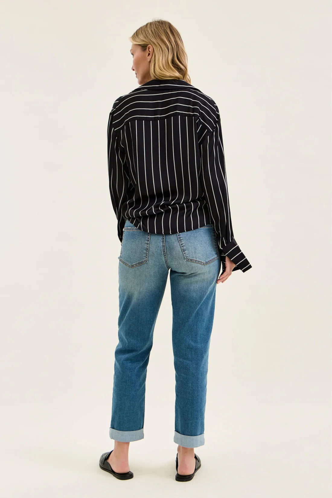 Judy Blue Mid Rise Double Button Cool Denim Boyfriend Jeans 881089