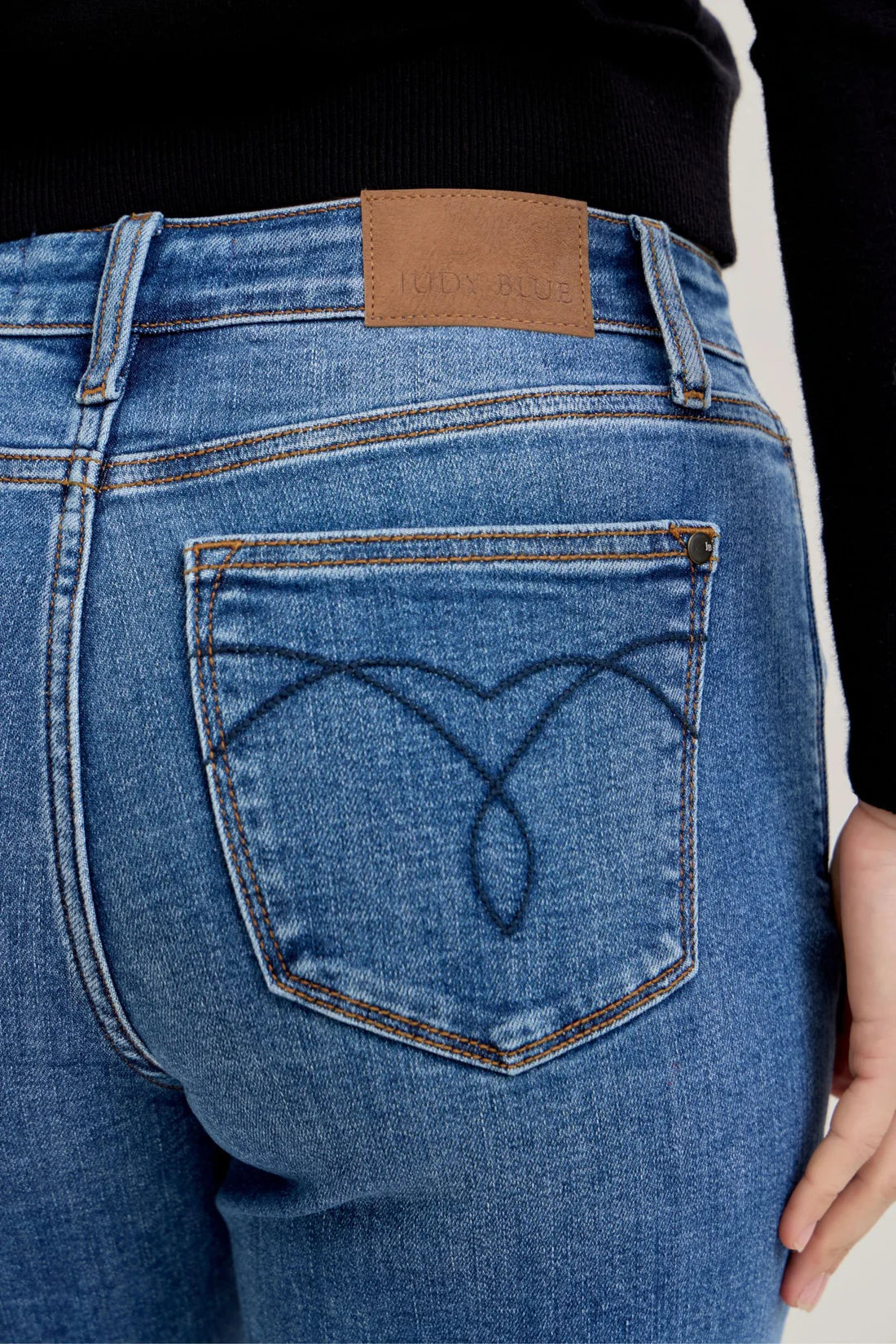 Judy Blue Mid Rise Classic Cuffed Boyfriend Denim Jeans 82685