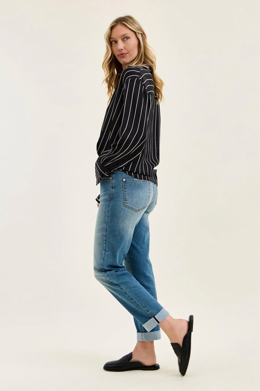 Judy Blue Mid Rise Double Button Cool Denim Boyfriend Jeans 881089
