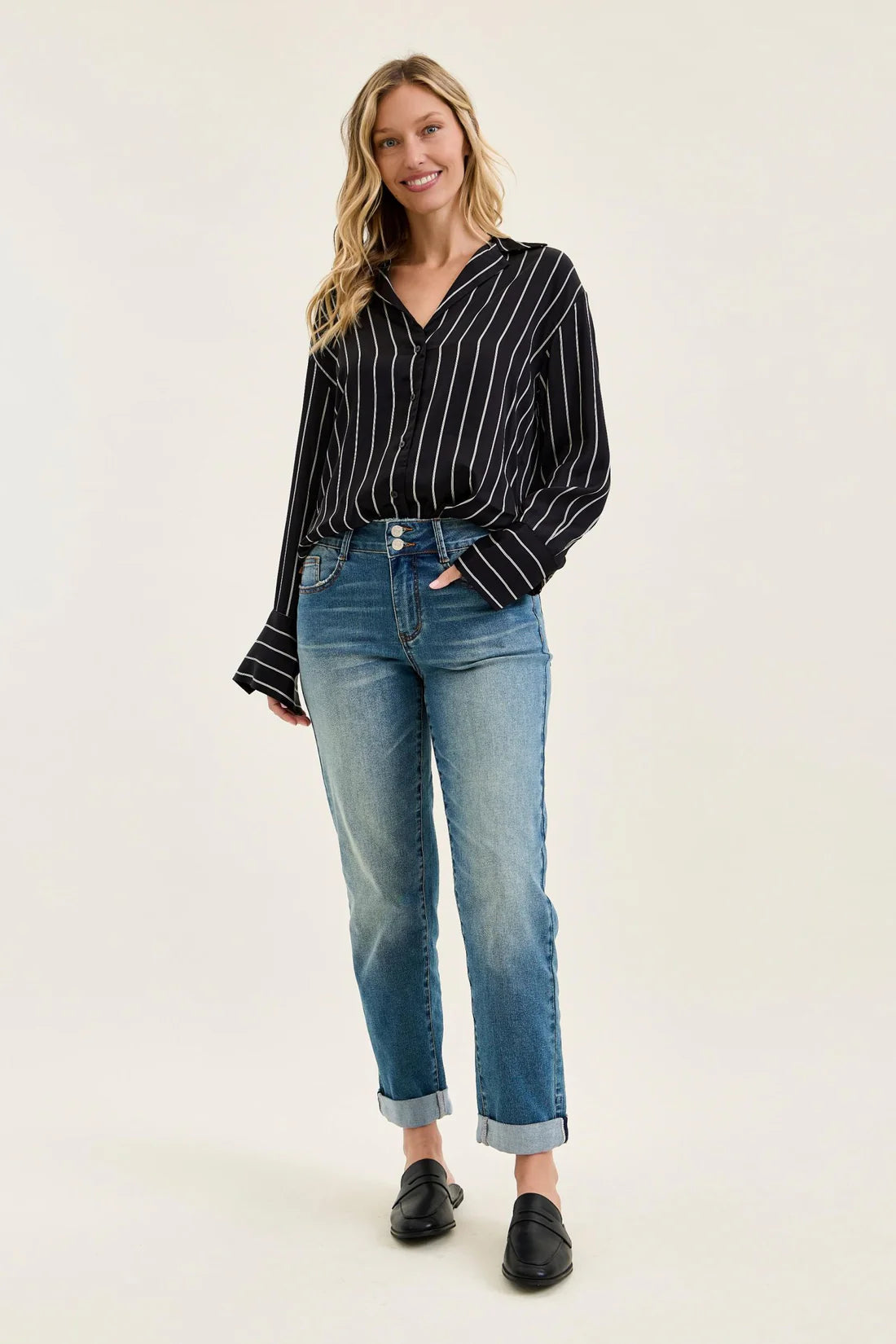 Judy Blue Mid Rise Double Button Cool Denim Boyfriend Jeans 881089