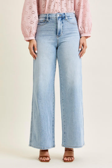 Women’s light wash high-rise wide leg jeans with a relaxed fit and full-length silhouette for everyday casual style.
