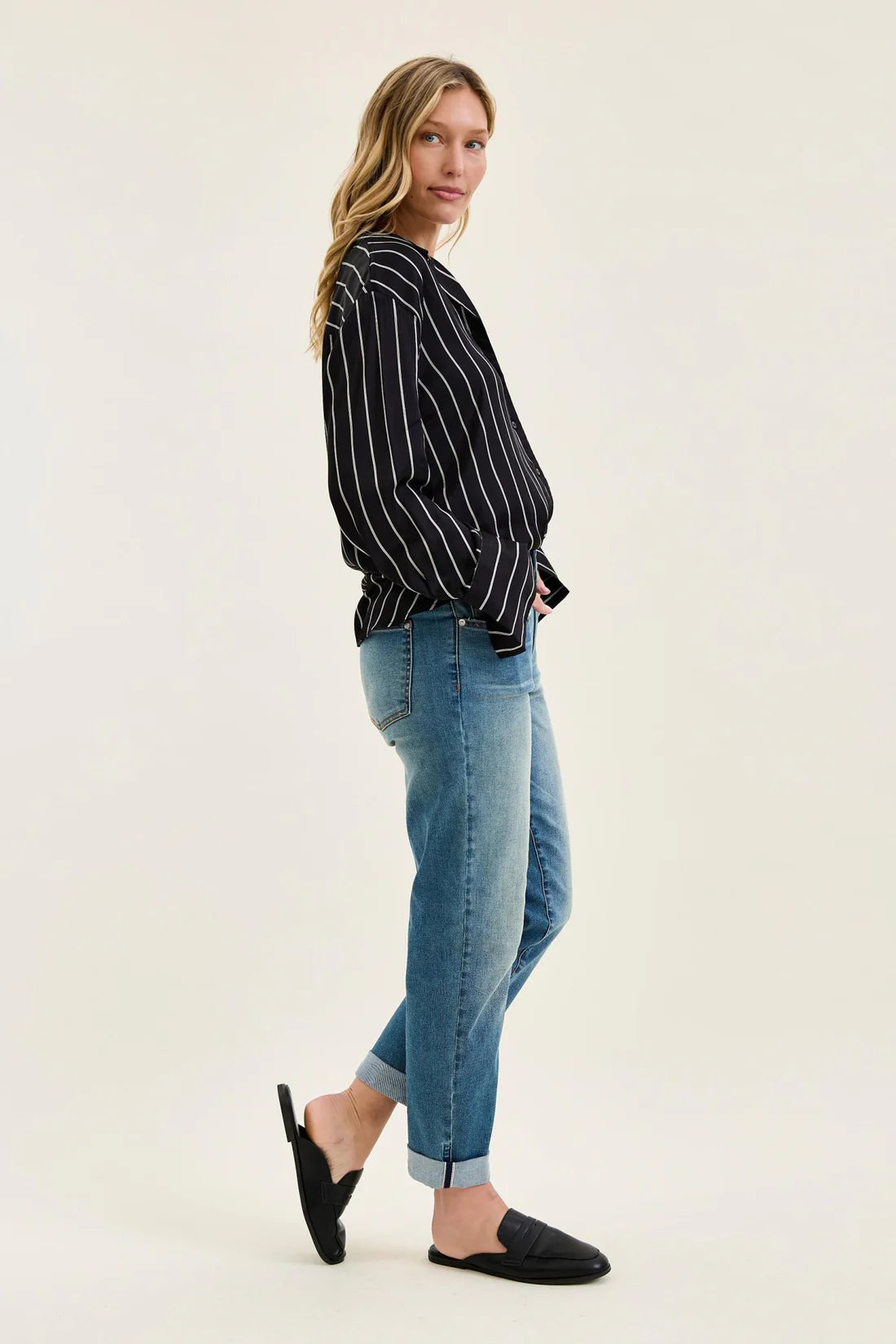 Judy Blue Mid Rise Double Button Cool Denim Boyfriend Jeans 881089
