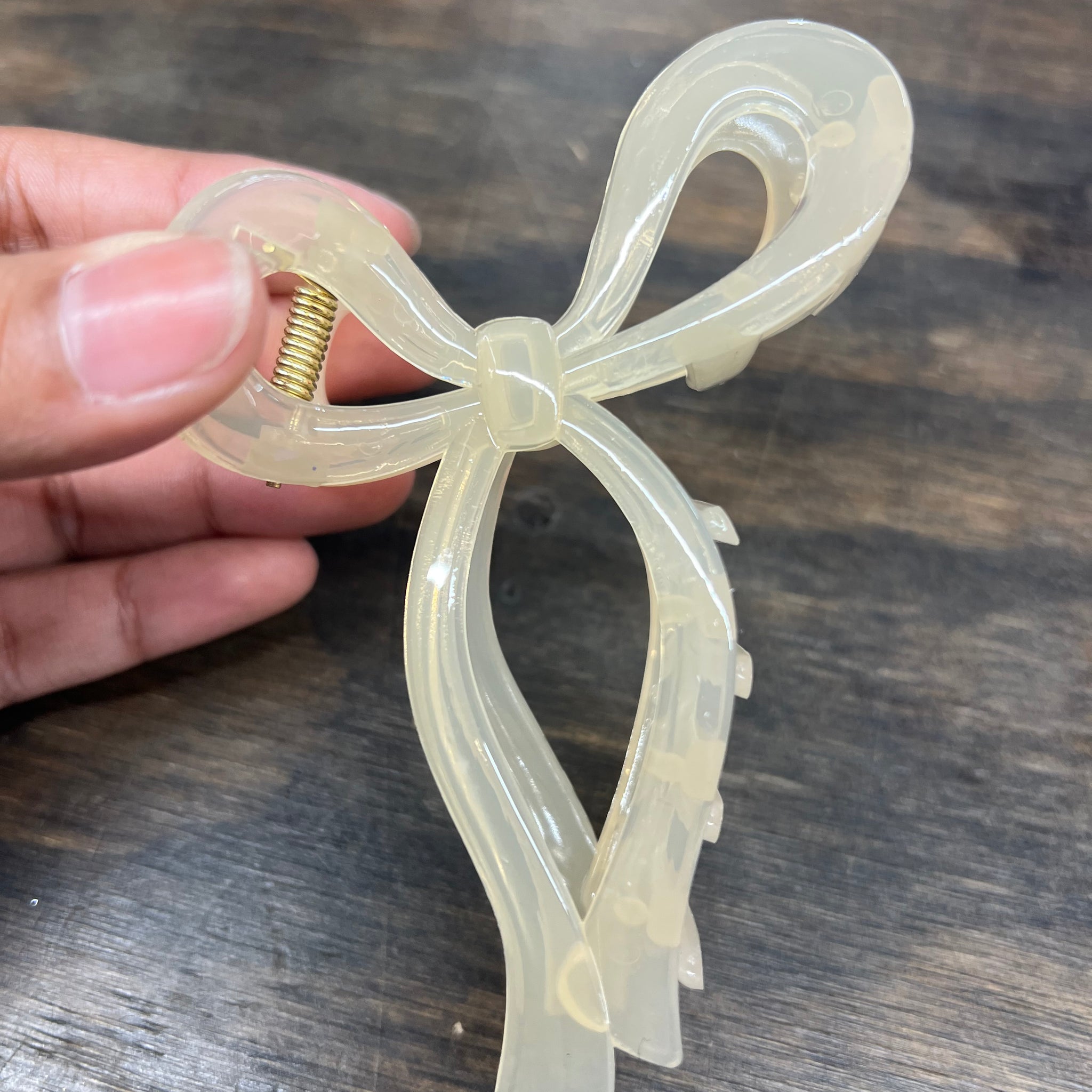 Plastic Bow Claw Clip