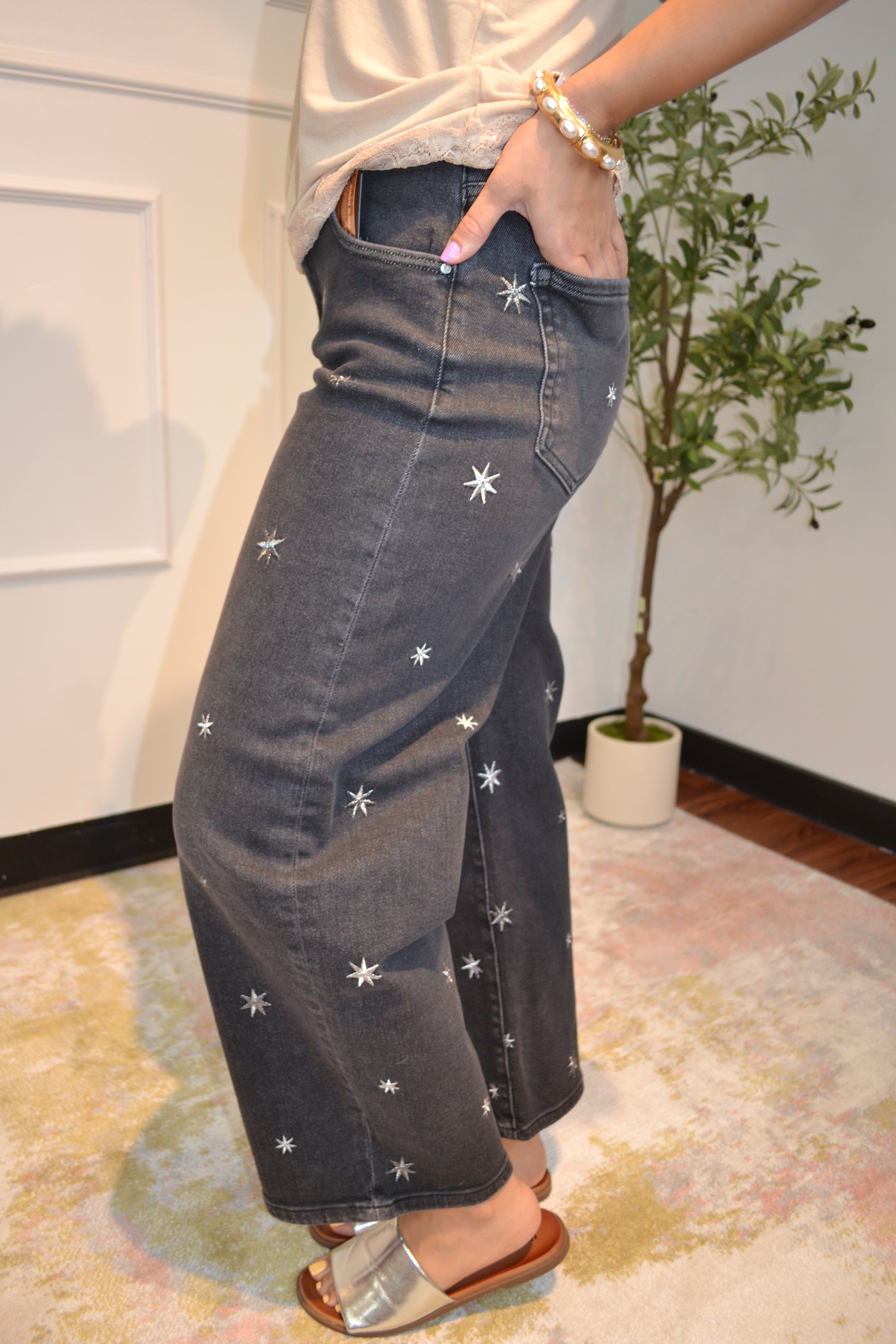 Risen Slouchy Crop Barrel Star Embroidery Jeans