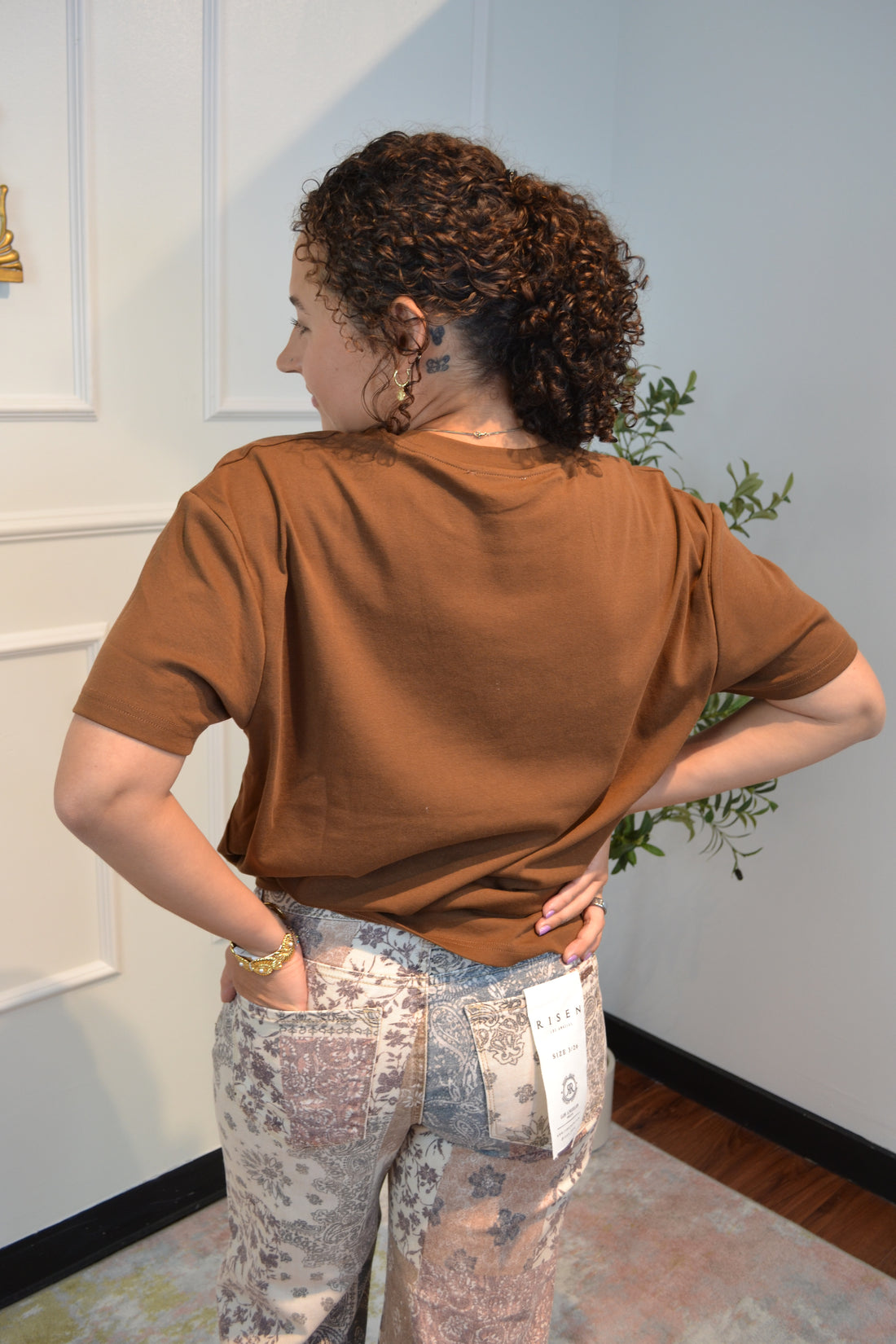 Women's brown cotton tee featuring cream crochet daisy appliques