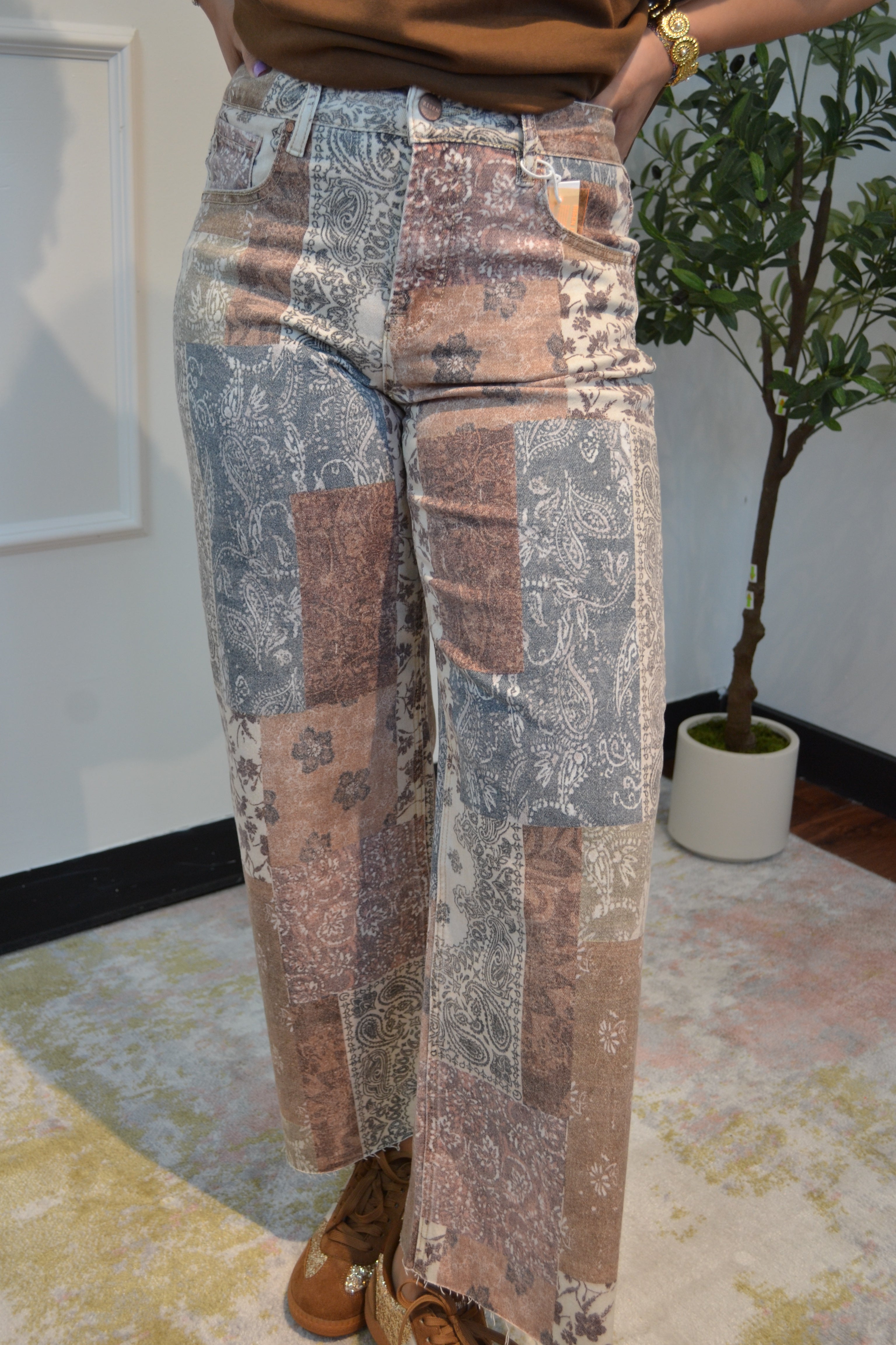 Full Run Earth Block High Rise Wide Leg Pants