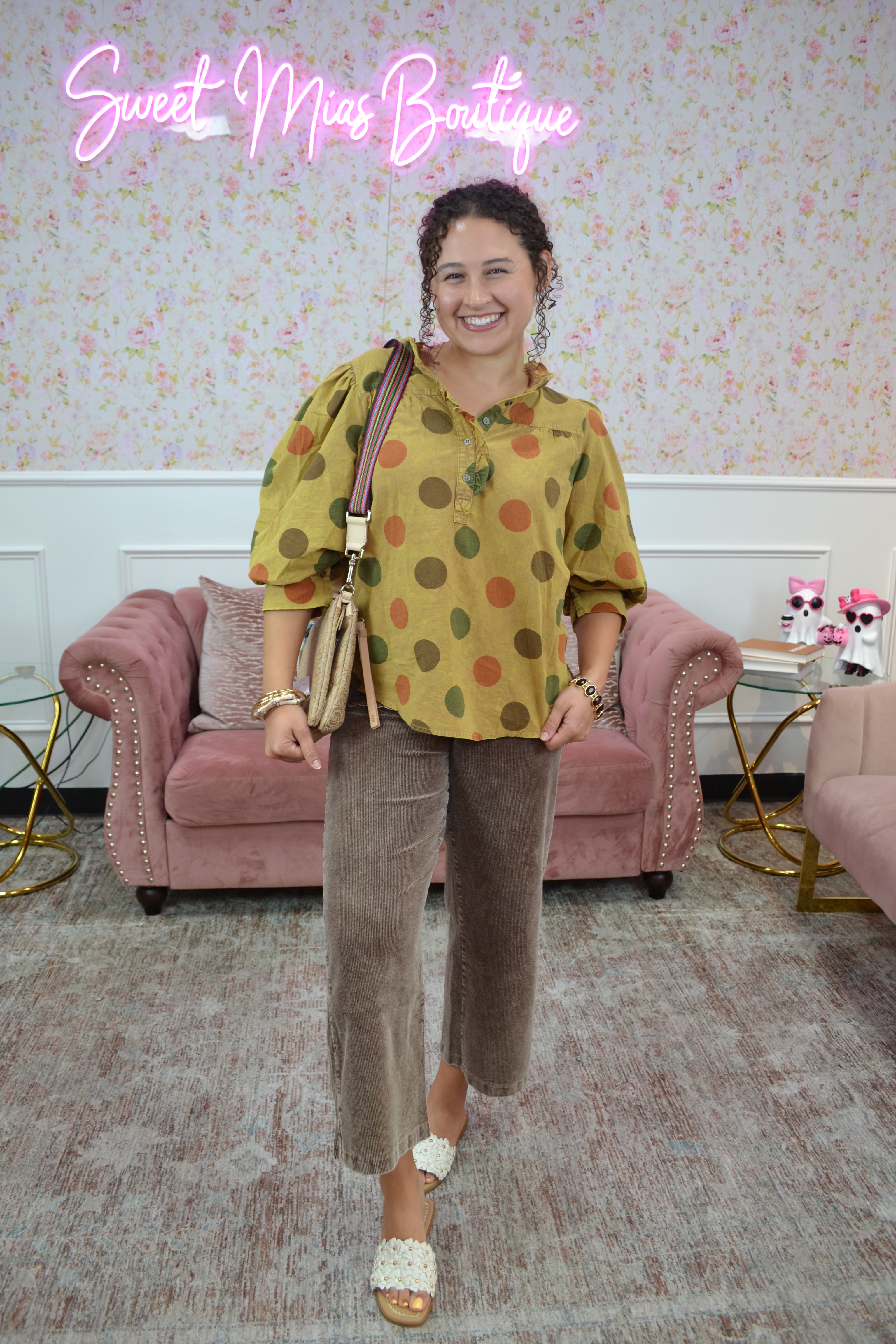 Trendy fall polka dot top with balloon sleeves and relaxed fit
