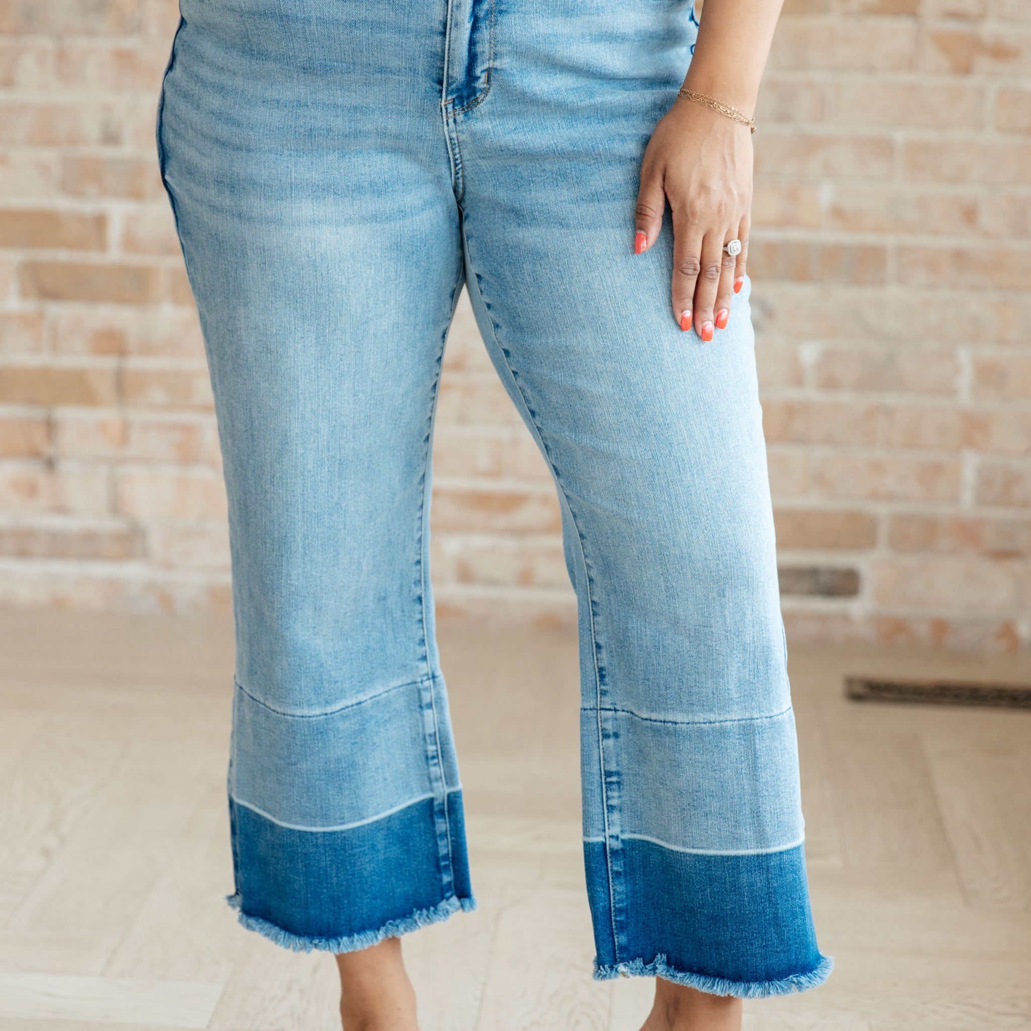 Judy Blue Olivia High Rise Wide Leg Crop Jeans in Medium Wash