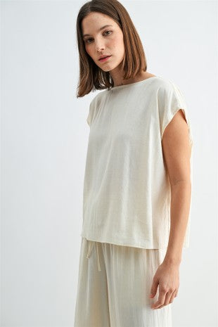 Beige linen blouse minimal neutral outfit styling