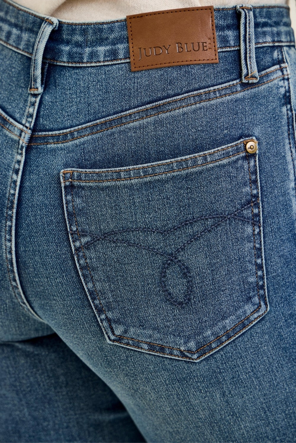 Judy Blue HW Dottie Wide Crop Jeans – MD Quarry Fade 881186