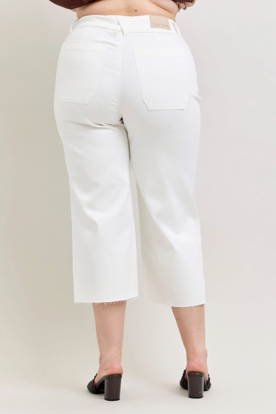 Judy Blue Wide Crop Front Patch Jeans Curvy 881077