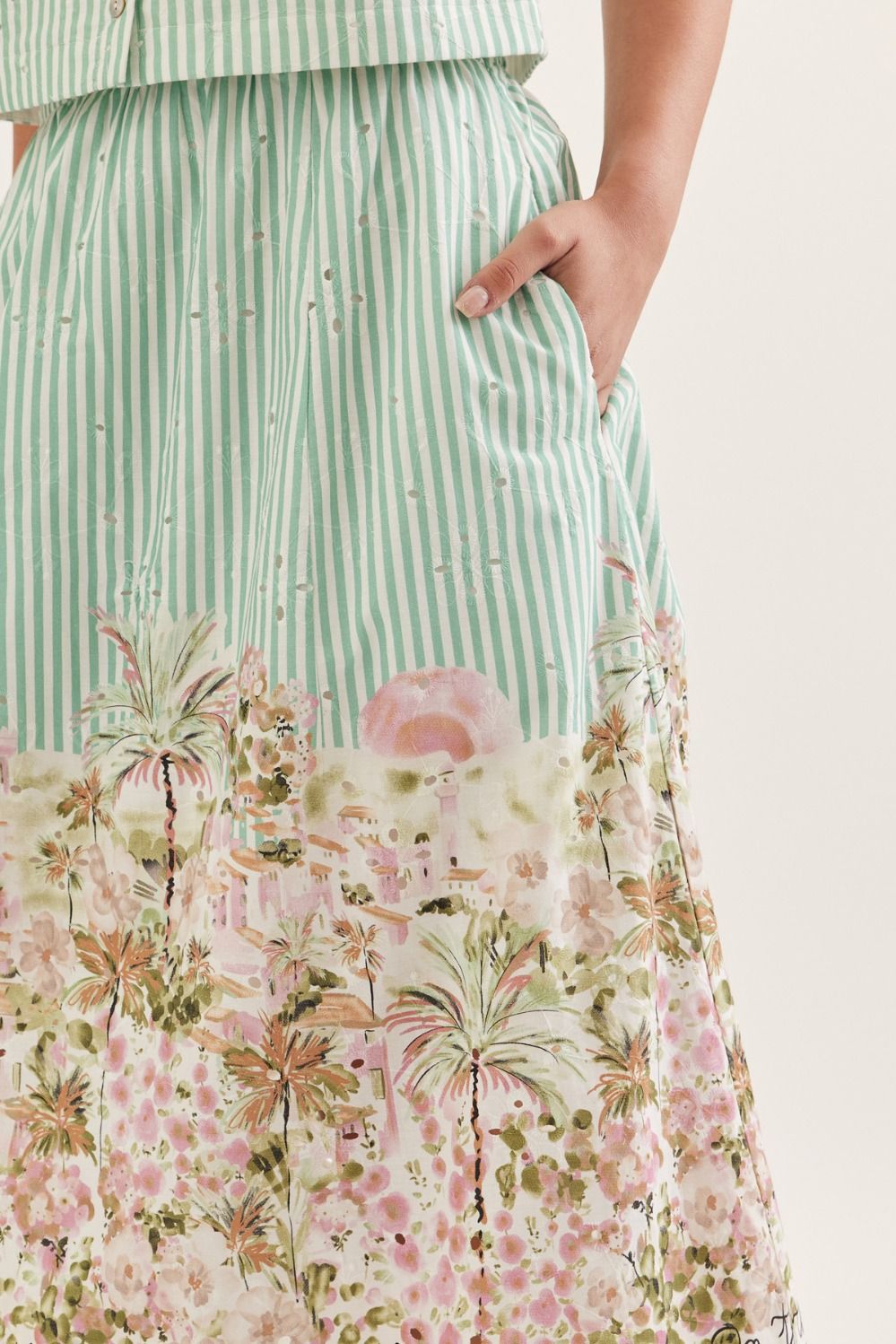 Seaside Stroll Skirt By Entro