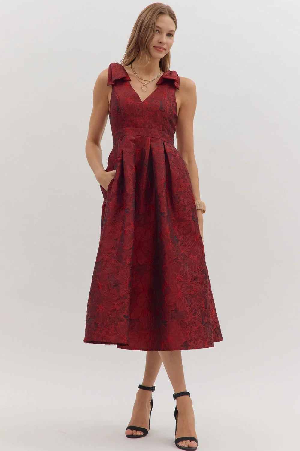 R/D Red Floral Jacquard Sleeveless Midi Dress By Entro