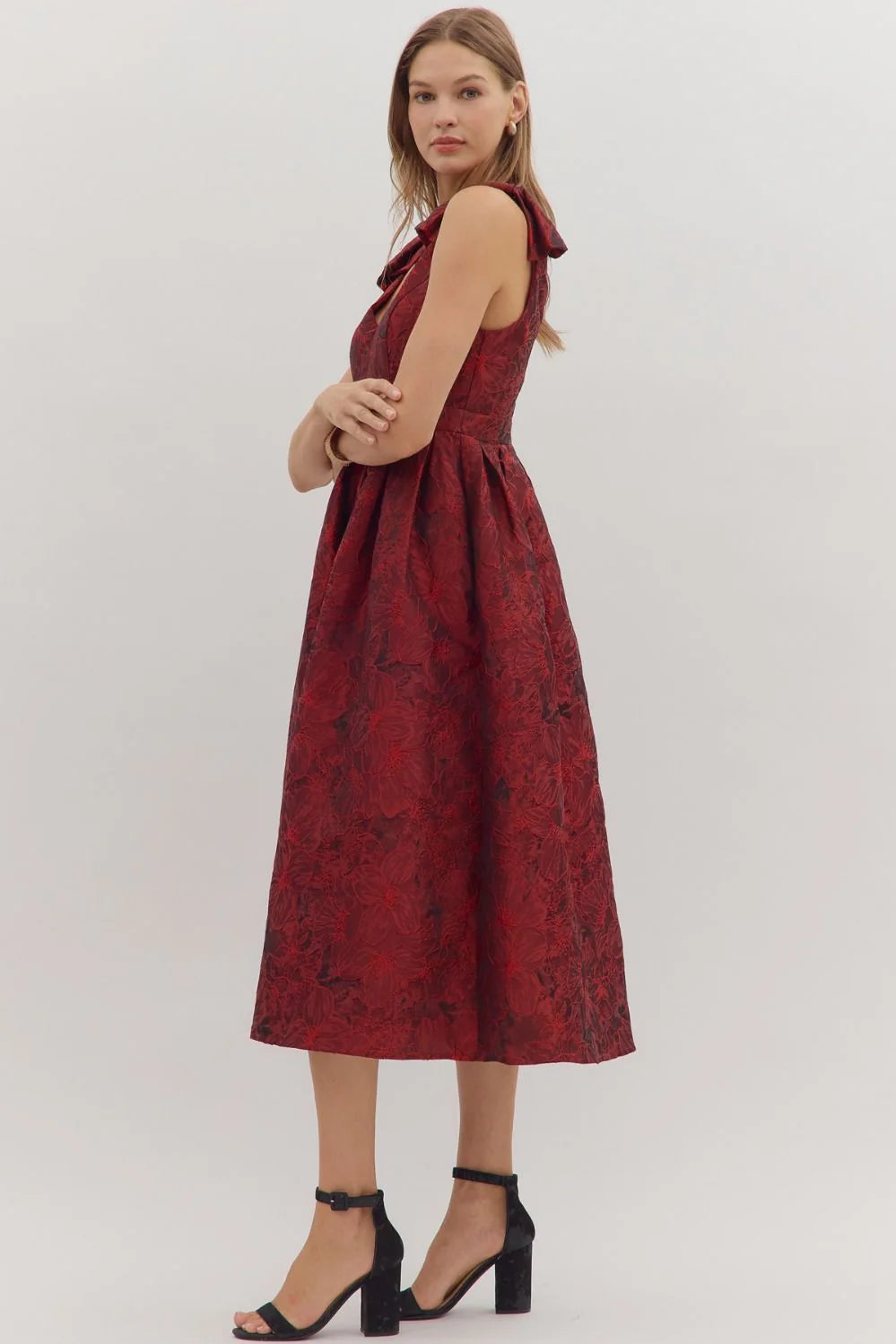 R/D Red Floral Jacquard Sleeveless Midi Dress By Entro