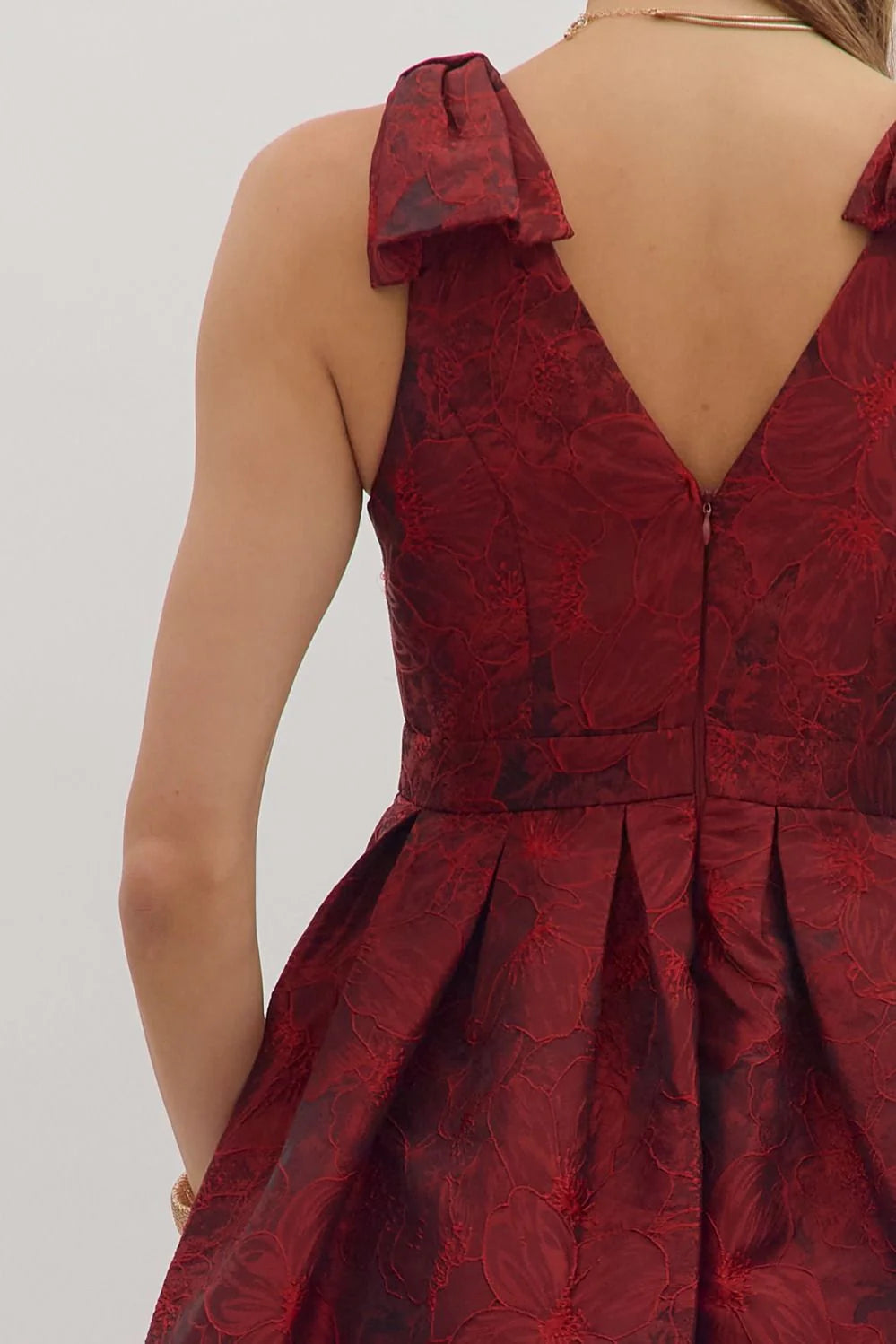 R/D Red Floral Jacquard Sleeveless Midi Dress By Entro