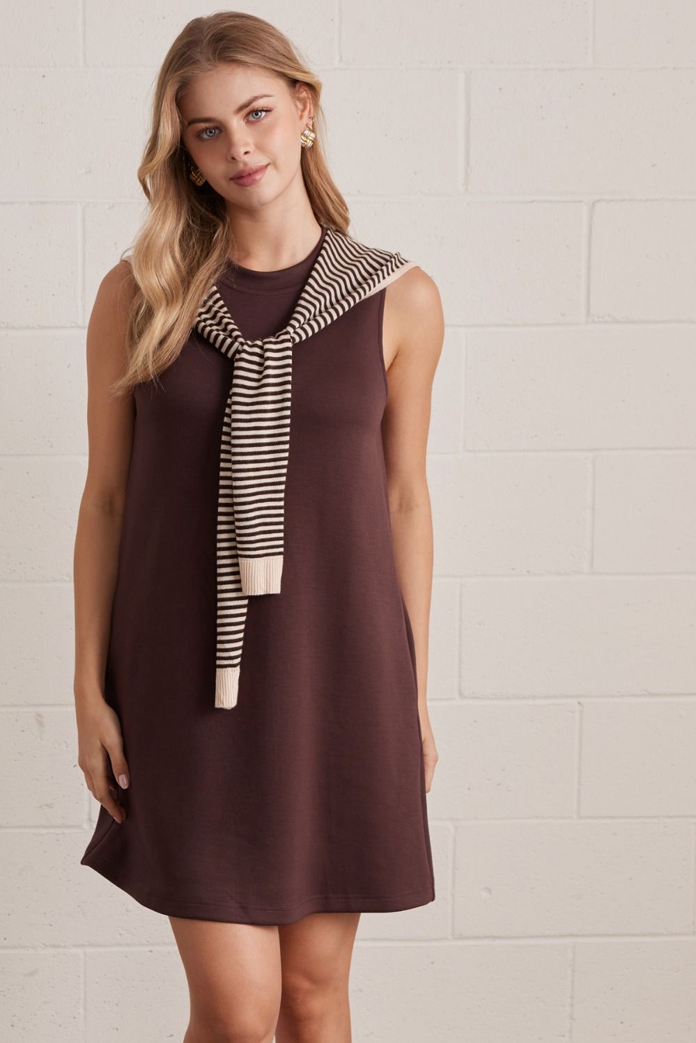Women's comfortable brown knit dress with side pockets