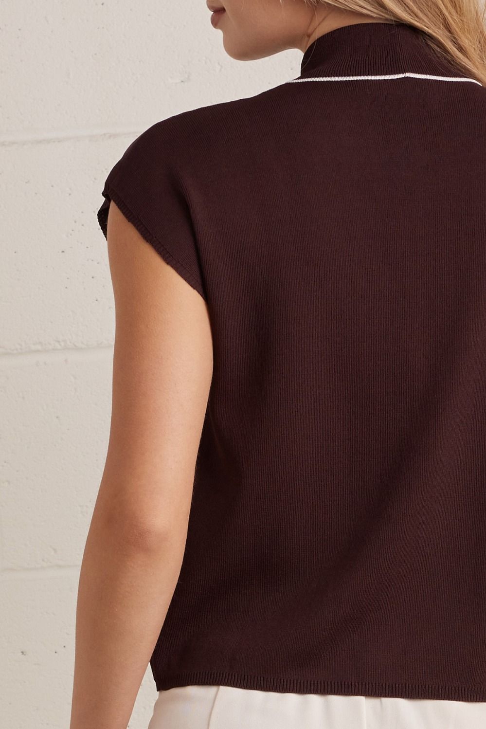 Chic sleeveless sweater tank with scarf neck detail