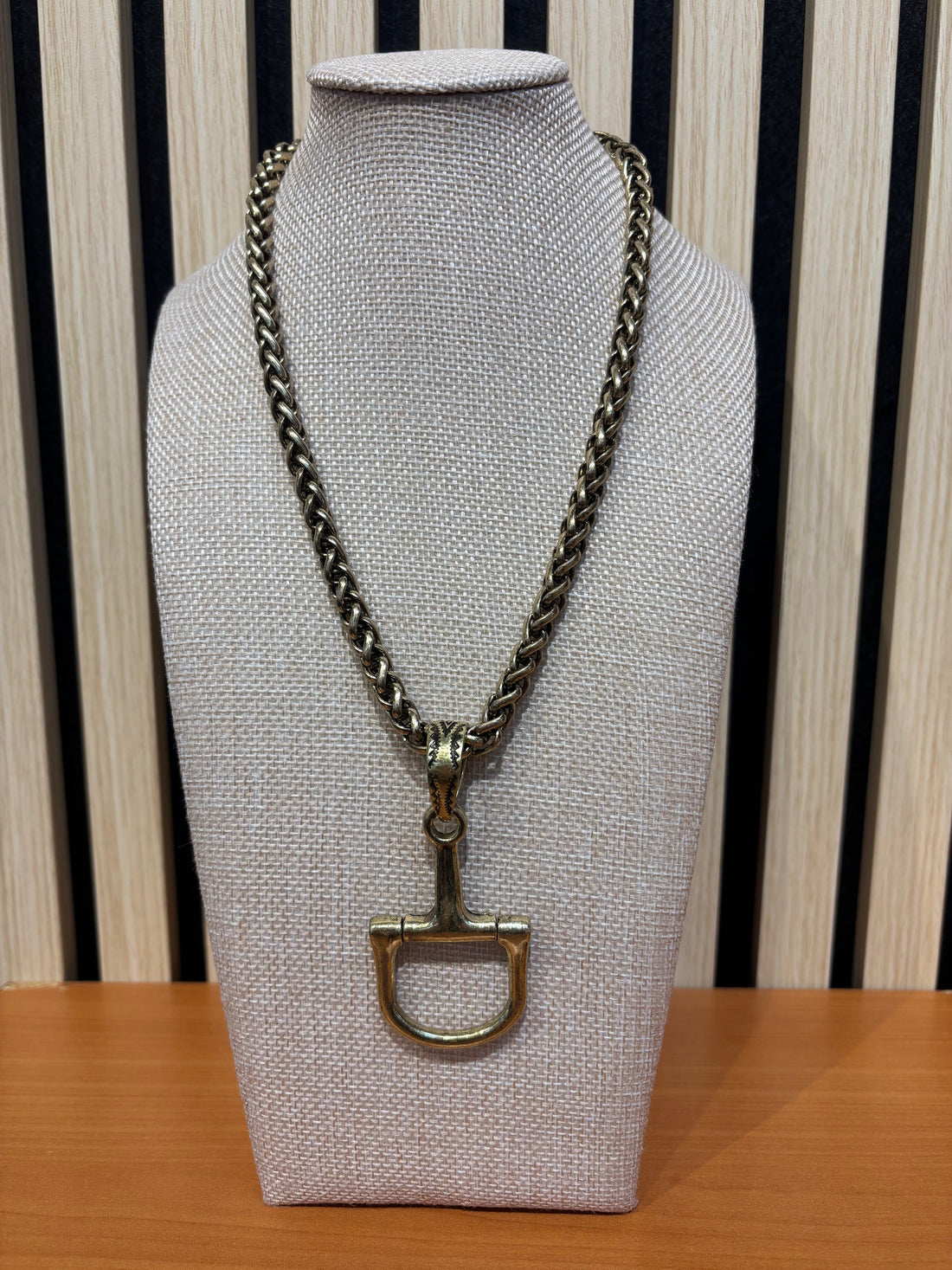 Silver western style necklace with a western pendent 