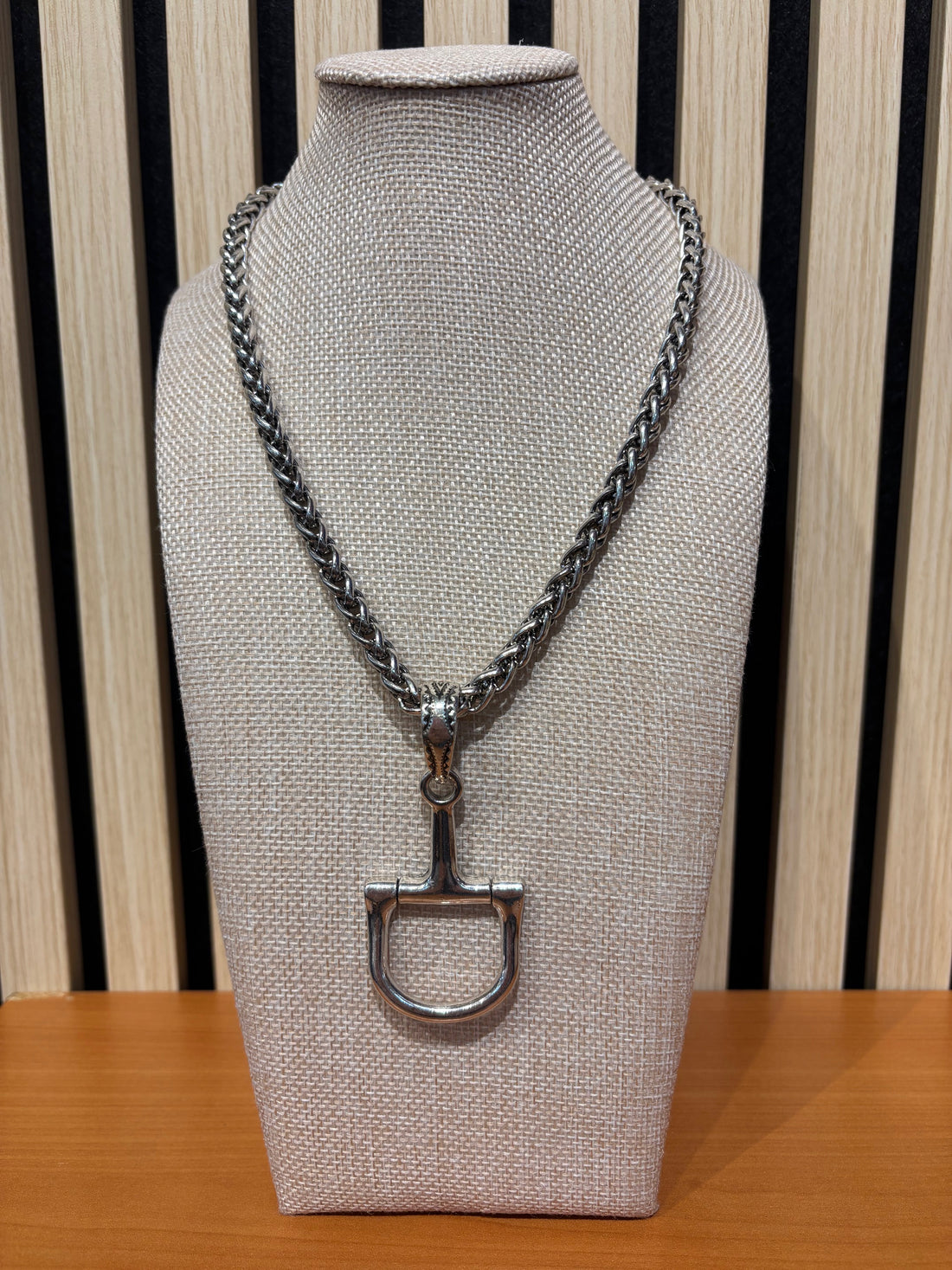 Silver western style necklace with a western pendent 