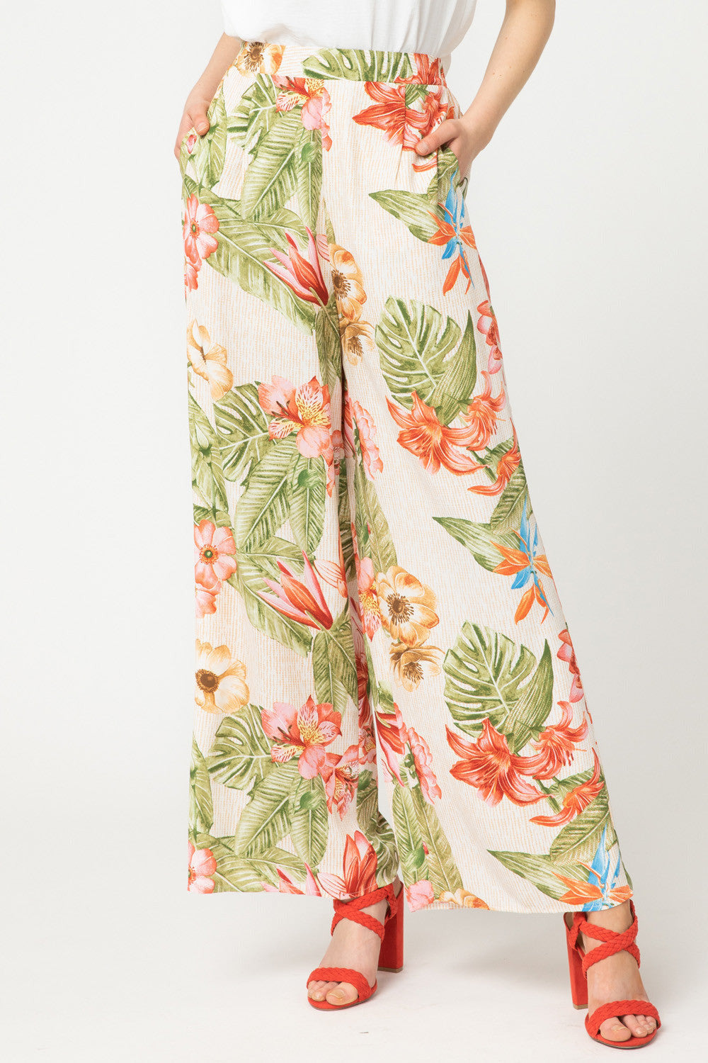 Tropical print high-waisted wide leg pant featuring pocket detail at sides.